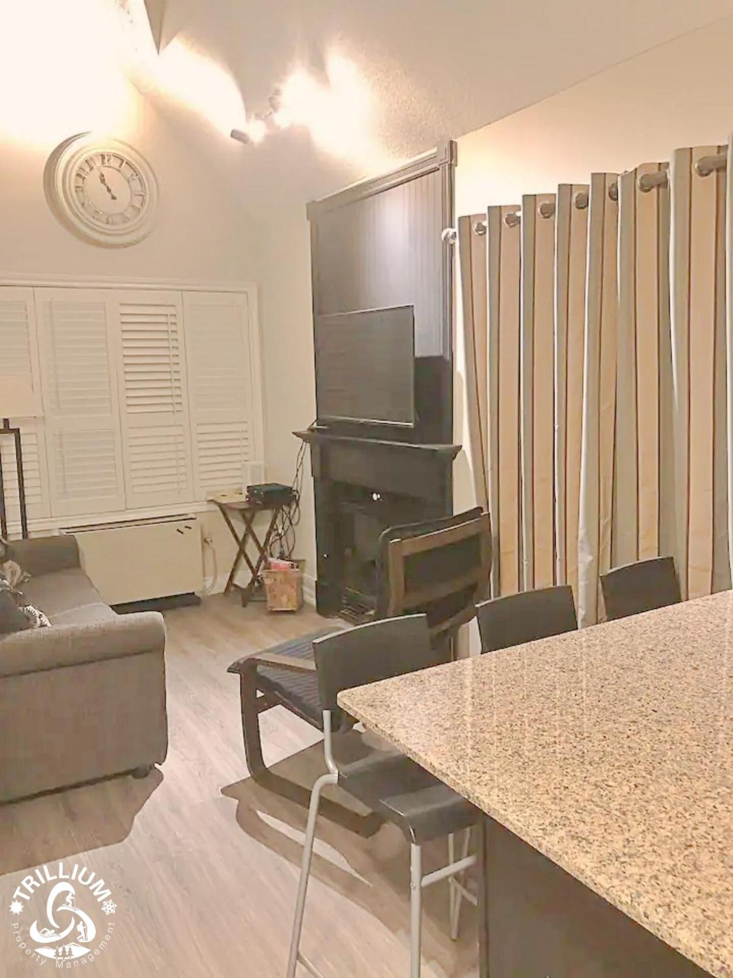 Blue Mountain, Collingwood - Loft Condo, Sleeps 4 บลูเมาเทนส์ ภายนอก รูปภาพ